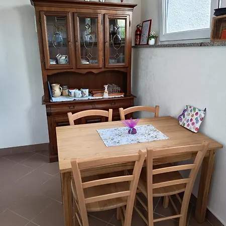 Apartma Rosemarin بيت ضيافة Miren