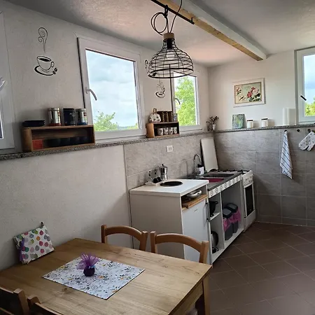 Apartma Rosemarin بيت ضيافة