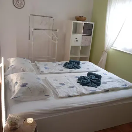 بيت ضيافة Apartma Rosemarin *